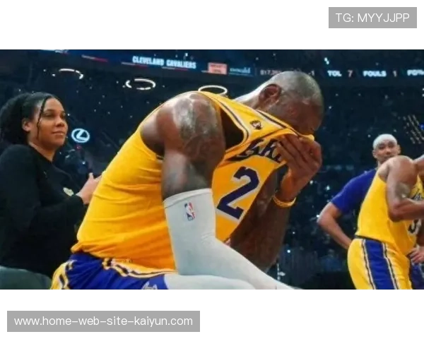 湖人防守崩盘暴露临场调整短板，主帅应对高强度包夹策略失效